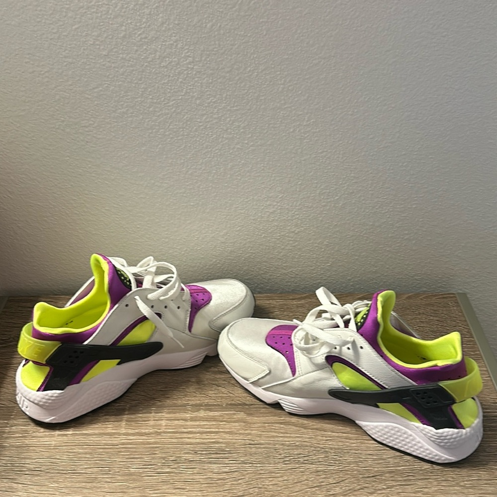 Brand new Nike Air Huarache, multicolor, 10M.